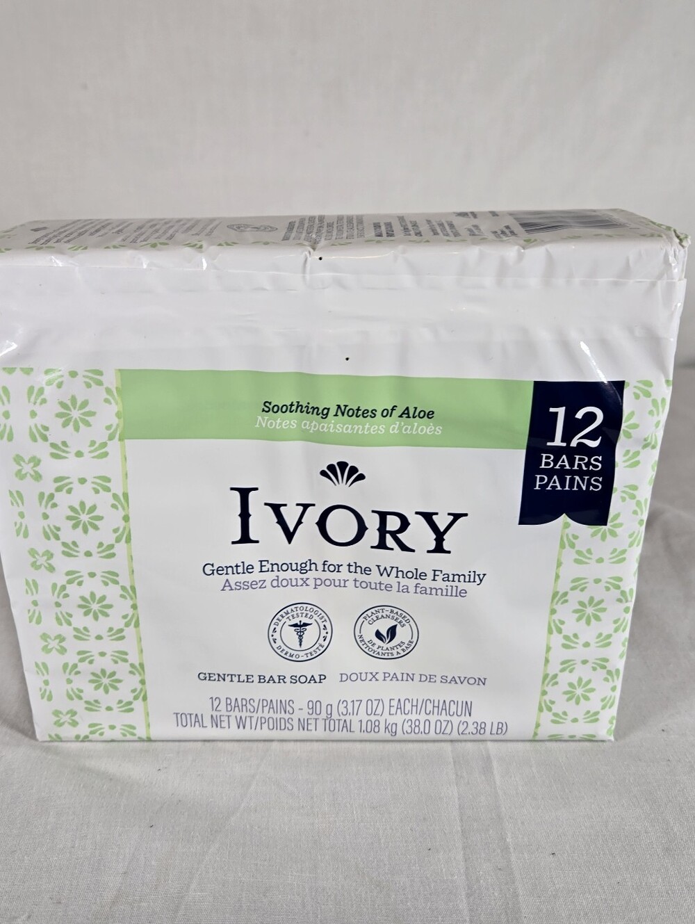 Ivory Soothing Notes of Aloe Bar Soap, Gentle Aloe Scent, 12-Bar Multipack.